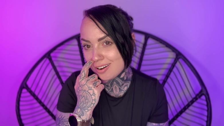 Miss Valentina: Na dobranoc ziewanie fetysz