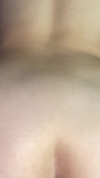 나는 웰링턴 프라도의 큰 자지에 깊은 오럴을주었고 그는 내 보지를 우유로 채우고 네구멍에서 그를 따먹어