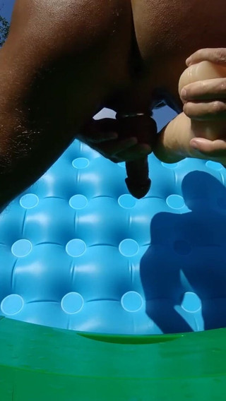 Latex Toys: Menunggangi kontol monster