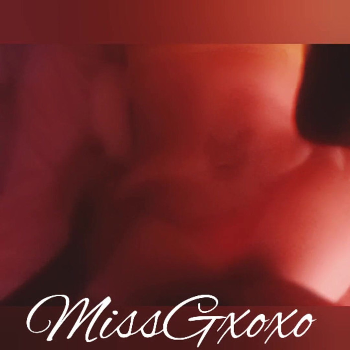 MissGxoxo: Крихітна пизда, голодна до сперми