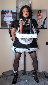 Sissy femme de ménage, gode, bondage et vidage de sperme