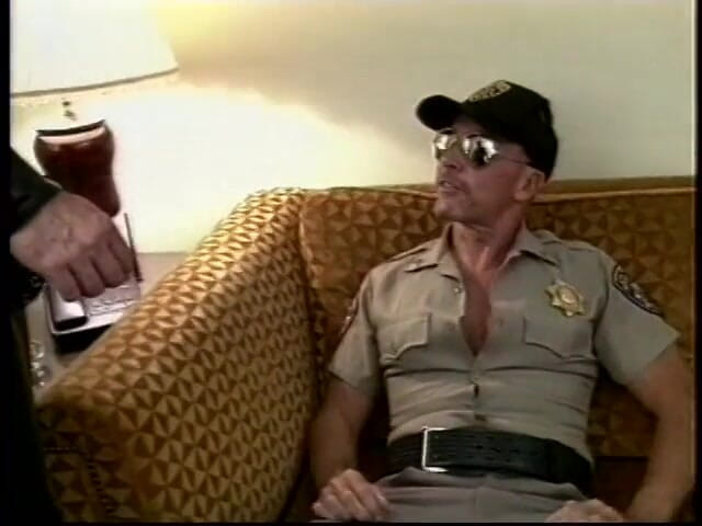 Gays Case: El ladrón le enseña a un policía a ser travieso