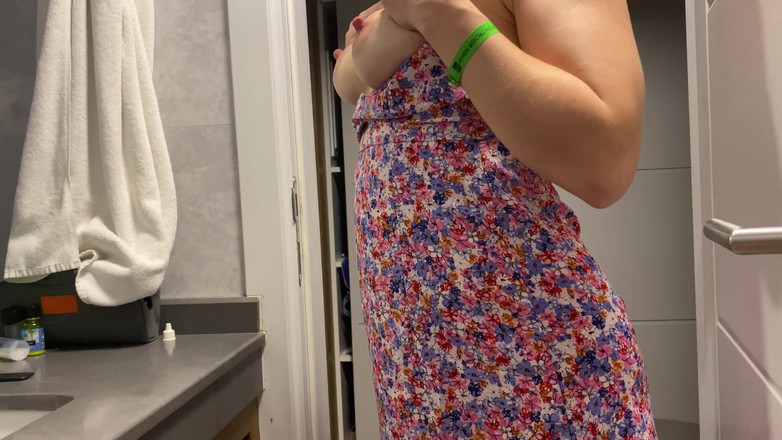 Risky Hairy Couple: Updressing - cewek seksi dengan toket besar alami dan memek berbulu