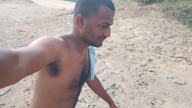 KUMBHA MANOJ KUMAR: Đầy mồ hôi trên khuôn mặt cậu bé di chuyển...
