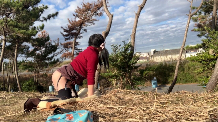 Self-training No. 68: Public Beach Tackle Pussy Exposure (Megmin2002)