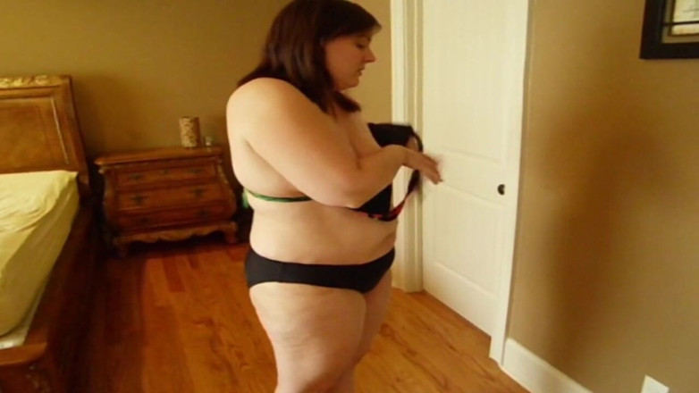 Sexy Amateurz: Tattooed BBW checks her weight