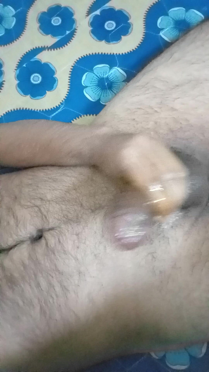 Raaz26d: Meinen großen schwanz ölen und masturbieren, während ich an die kurvige...