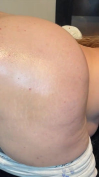 Fată sexy cu cur perfect super umed folosește un vibrator bbc și distrează-te atât de mult