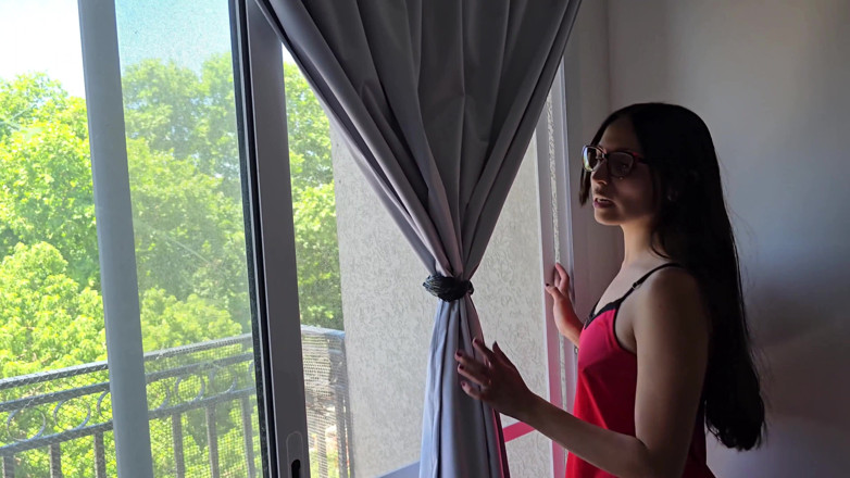 LoverDevilx: Morena yêu cầu hàng xóm của cô ấy một ân huệ và...