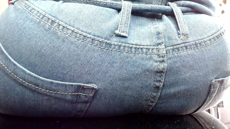 Maeling: Jiran kecil molek dikongkek dalam seluar jeans denim dan pantat...
