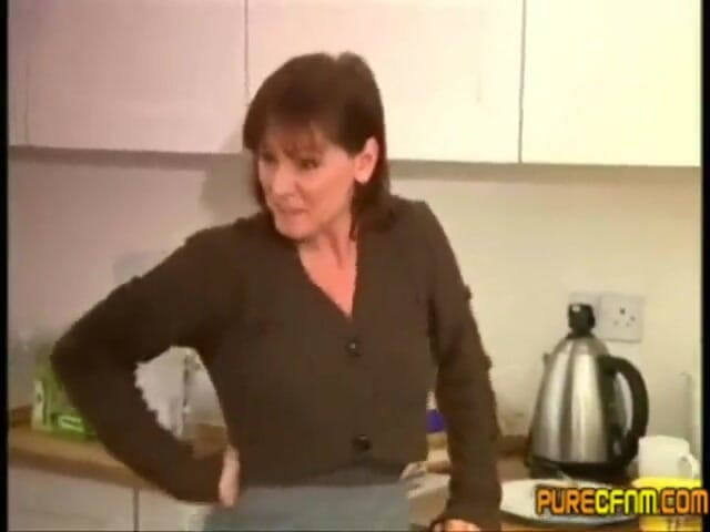 Pure CFNM: Garçon mamans