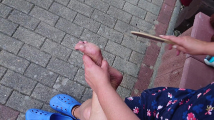 Hot-Pussy66: Outdoor foot care on the left foot