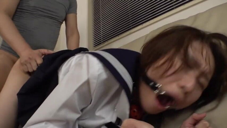 CherryBONBON: Neon Tokyo Złośliwiec, świeża wiejska kobieta dryfująca przez miasto z błyszczącymi...