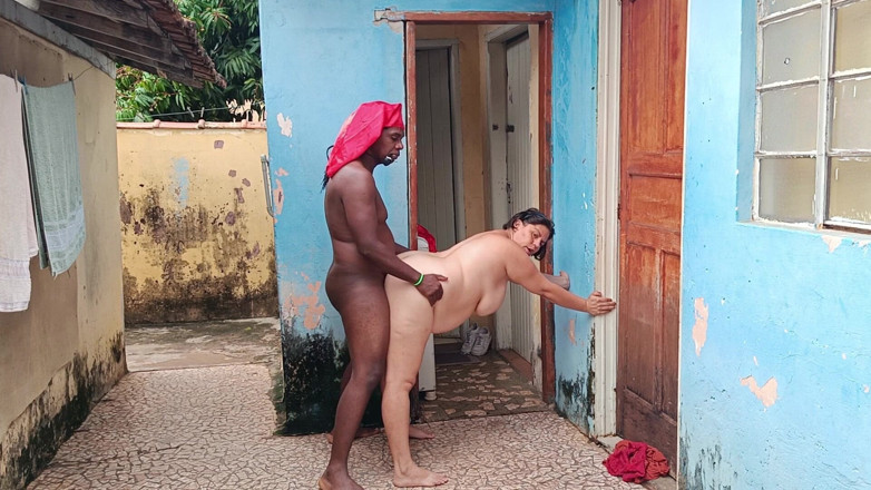 Sharinga: Look Who Came to Visit Her