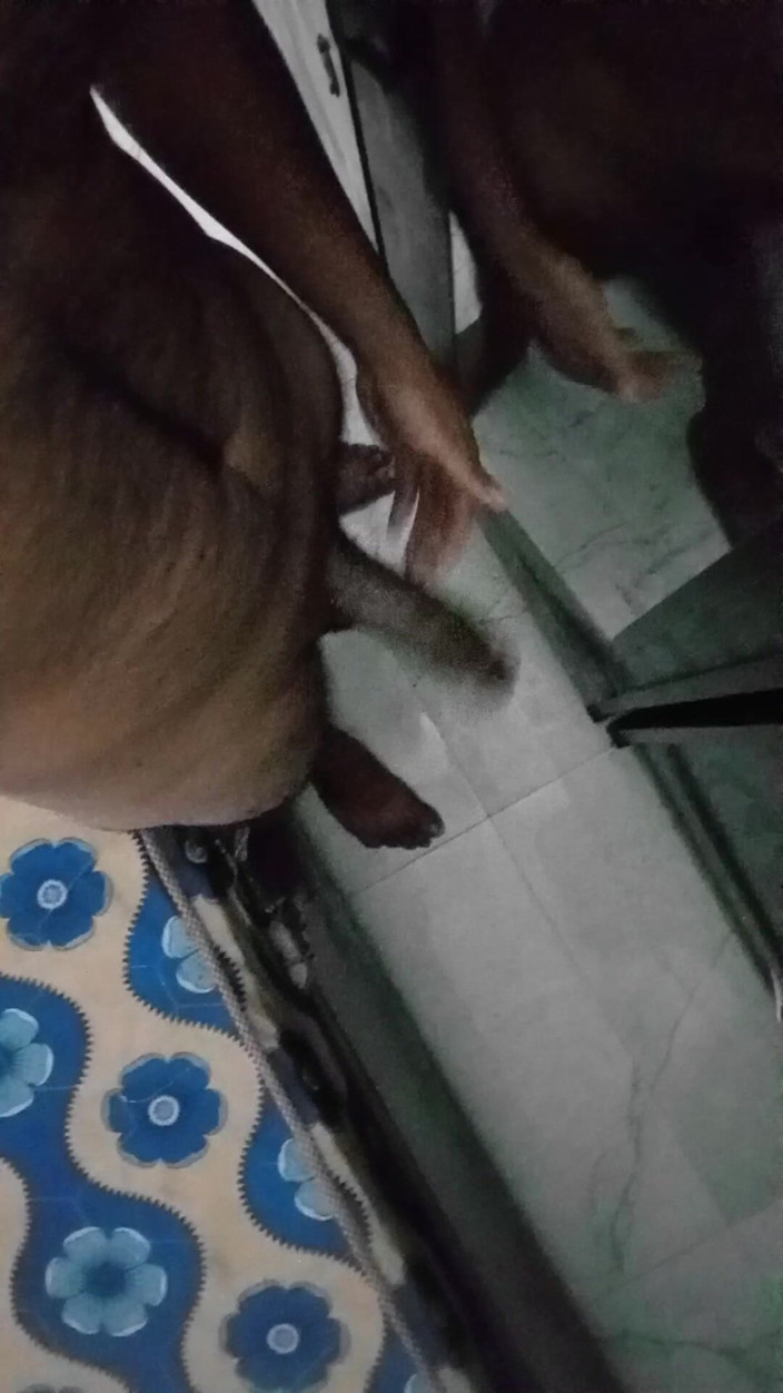 Raaz26d: 침실에서 내 큰 자지에 기름을 바르고 거울 앞에서 자위