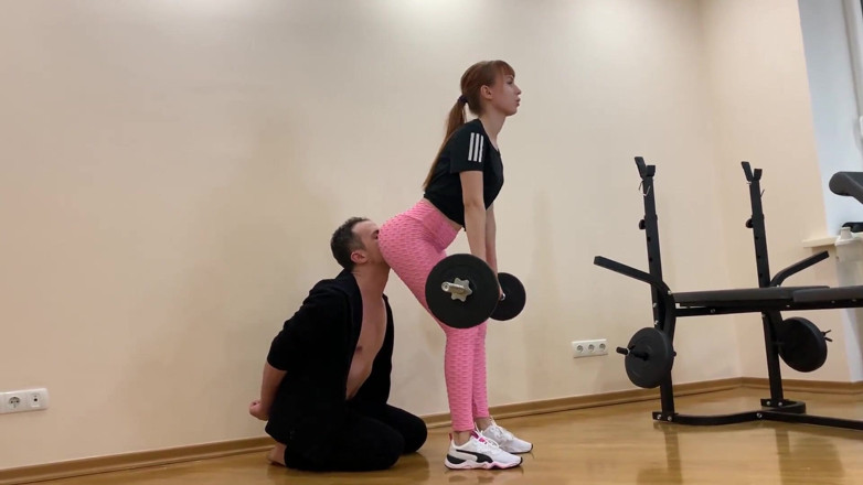 Petite Princesses Femdom: Pemujaan pantat berkeringat dan femdom mengendum pantat gadis sporty
