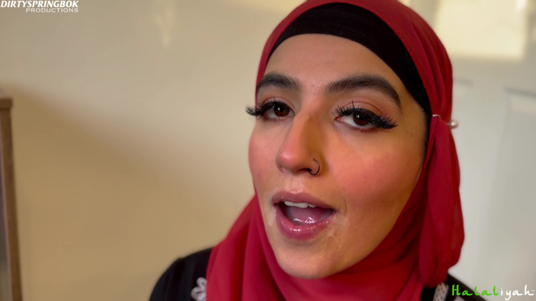 Aaliyah Yasin: Aaliyah Yasin essaye de ne pas avaler le sperme de...