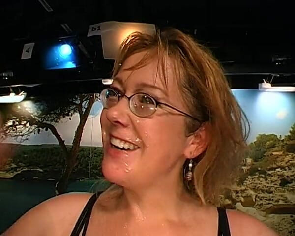 GGG John Thompson OLD STYLE: Blonde MILF and Latina Slut Deepthroat Fat 8-inch Cock in Stripclub
