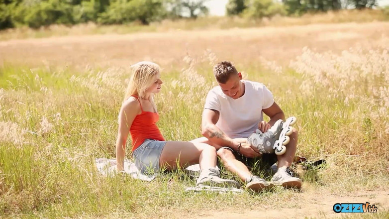 Zizi Vids: Its a Very Romantic Outdoor Date but That Skillful Ass...