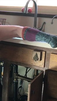 Gelukkige loodgieter geneukt door schattige slet