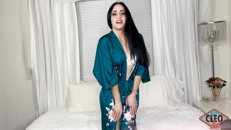 Cleo: Cleo Sexy Robe Striptease