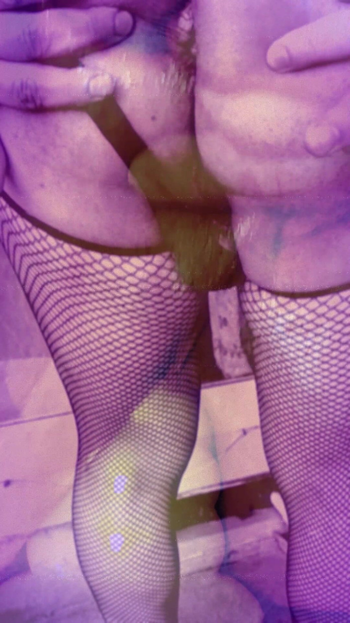 kandiKane: Shemale seksi merokok, menghisap, dan berkongkek