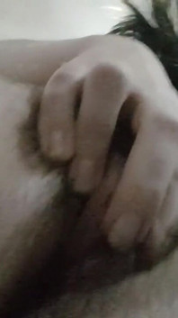 Sexy gigante masturba sua buceta no seu rosto
