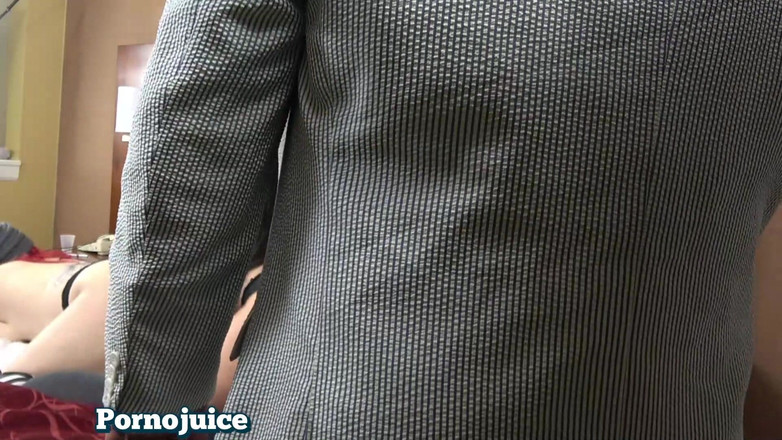 PornoJuice Faphouse: Kurviga tjejer delar svart kuk sperma