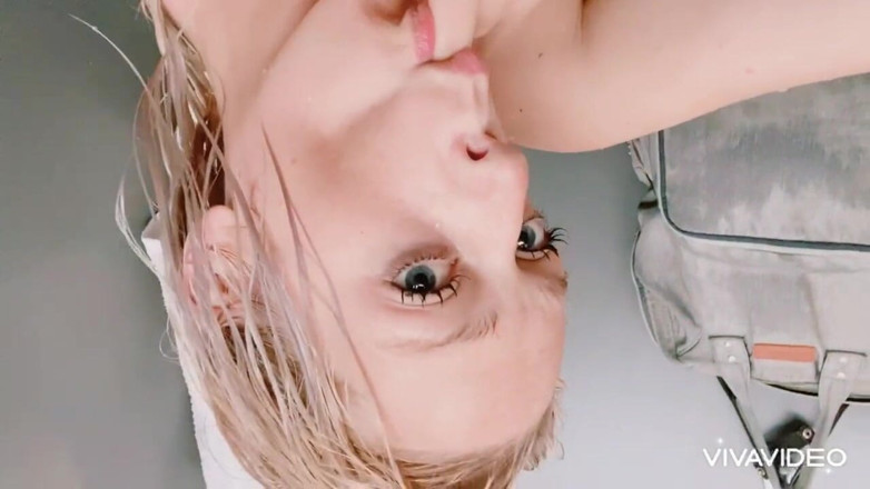 Mahlei Rose: Vestiários da piscina esguicham