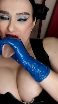 My super amazing 25 minutes fetish porno video for you, dear fans! Different rubber gloves, pussy and ass fucking.