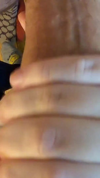 Cewek sange ini lagi asik nyepong kontol pov