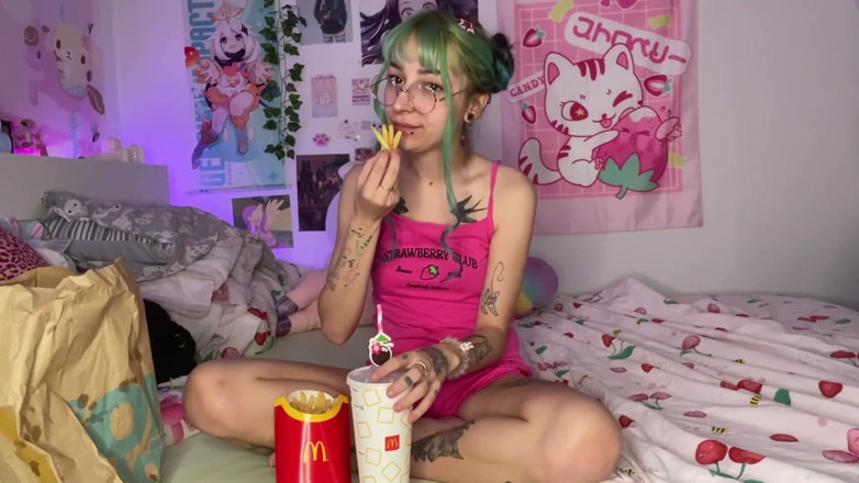 lanalovacutie: Stepdaddys Girl Mcd Mukbang