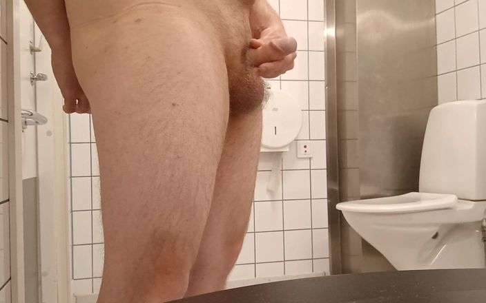 Ed Eden: 公衆トイレ4