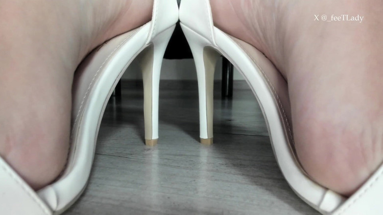 Feet lady: Tocca archi con i tacchi