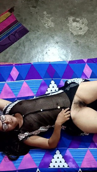 Abang tiri ngentot saudara tirinya sendiri saat kepergok ngocok kontol