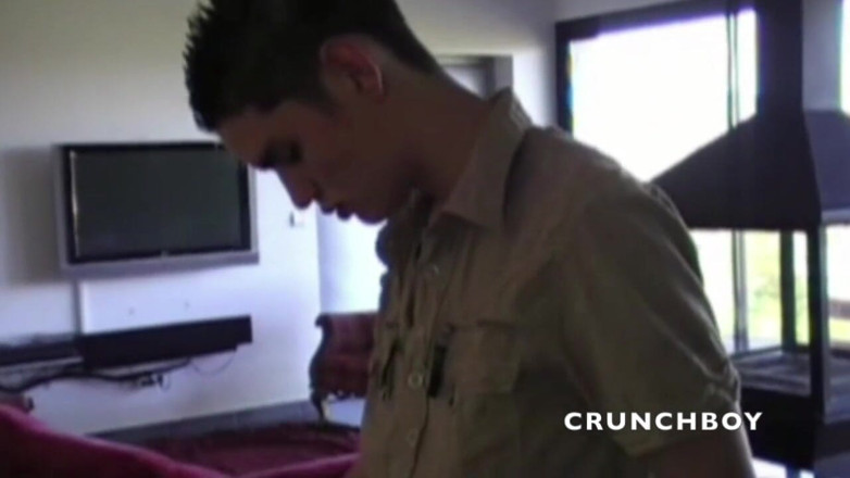 French Twinks Amator videos: Deux jumelles français sexy baisent dans la cuisine