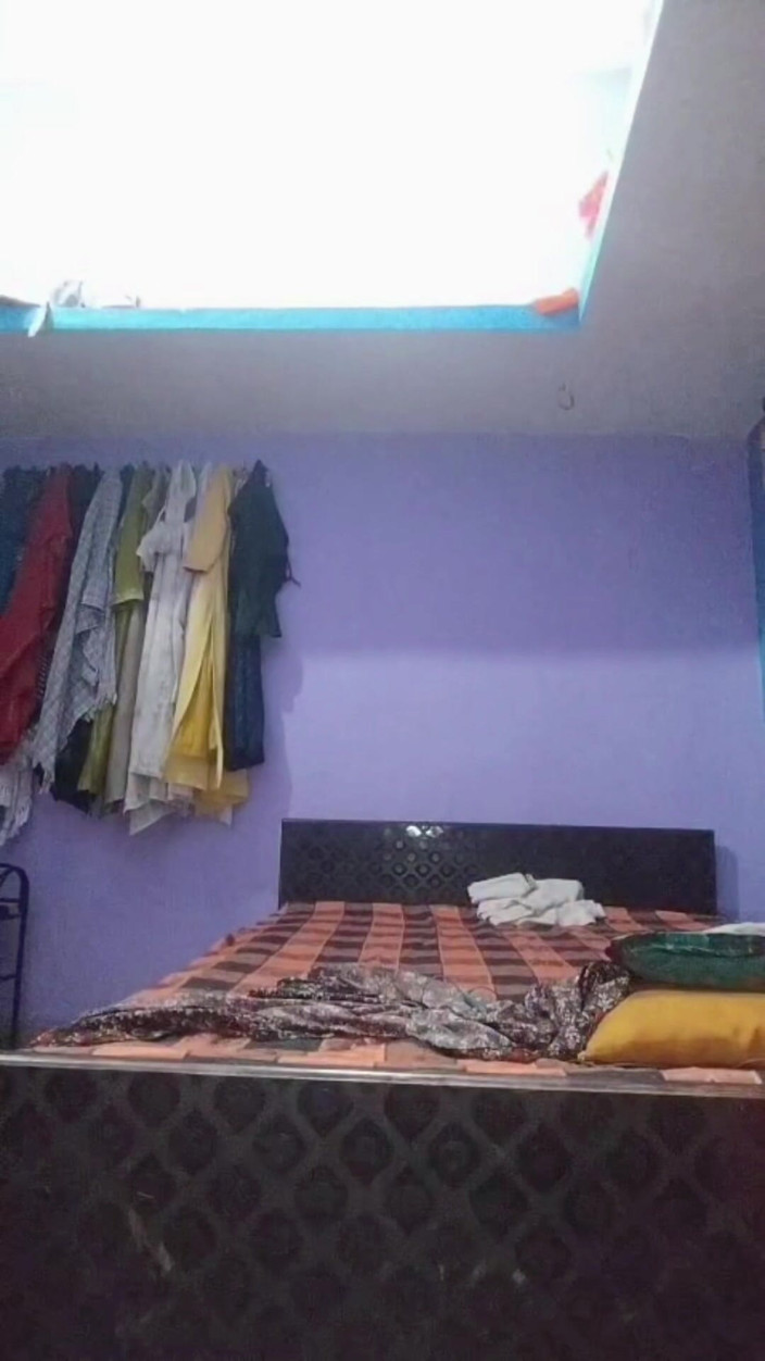 Anuttar: Novia india secretamente dedeándose en habitación follando duro