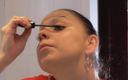 Solo Austria: Carla schminkfetisch mit vollem make-up