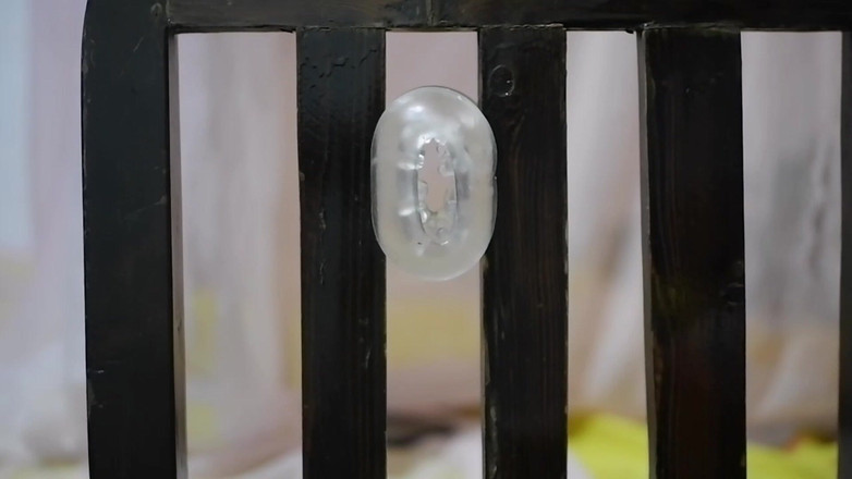 Milky Tata: Cewek sange ini lagi asik muasin memeknya pakai mainan seks...