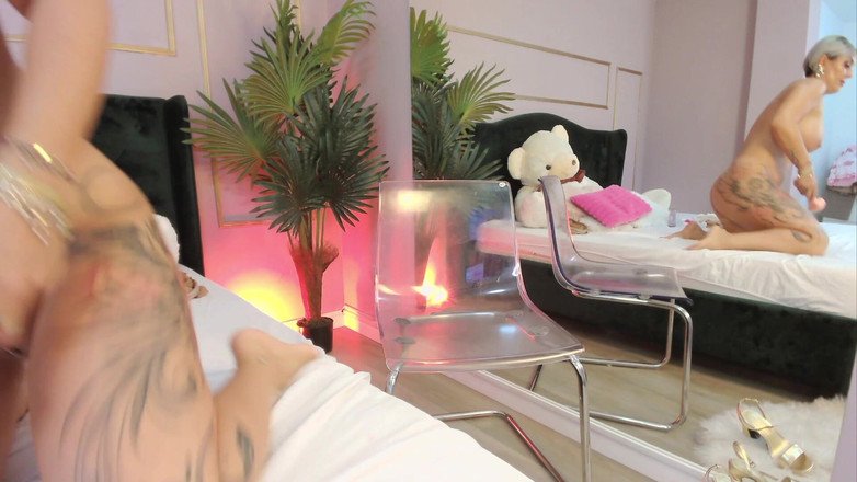 KirraWhite: Si cantik rambut pirang lagi asik seks anal sampai muncrat