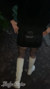 Ukazování s análním kolíkem, svěží límec a sexy oblečení