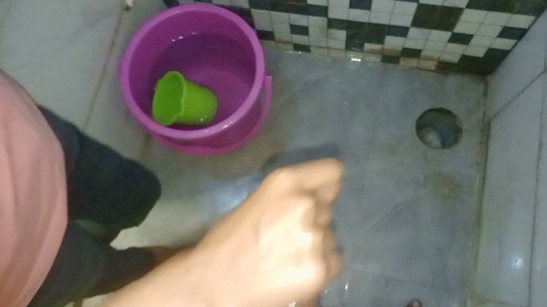 NikiRathod: Sie Versuchte, Mich Zuerst Durch Eingeölte Massage Auf Meinen Schwanz...