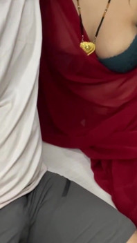 Quente vizinha milf foi fodida quando ela está sozinha em casa
