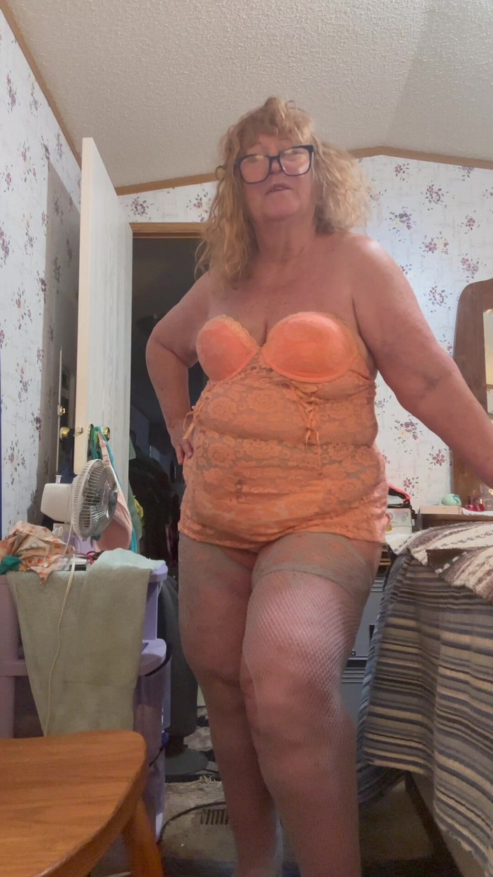 Big Ass 4 U: Bersedia untuk persembahan kamera yang menyerlahkan tetek hickey saya