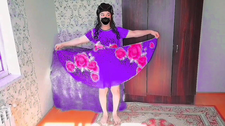 Kitty_Cross: La splendida sissy stuzzica lentamente con le luci al neon