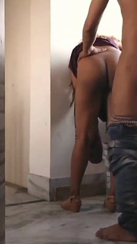 Styvbror lär desi styvsyster hur man blir knullad