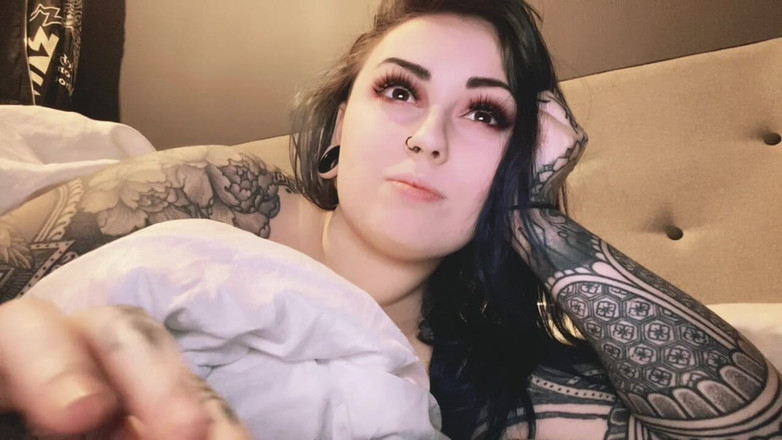 Miss Valentina: 다른 남자가 무시하게 하는 메시지