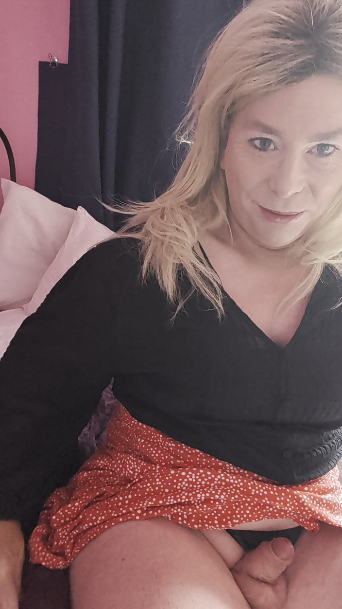 NikkiGee: Büyük sulu bir boşalma!