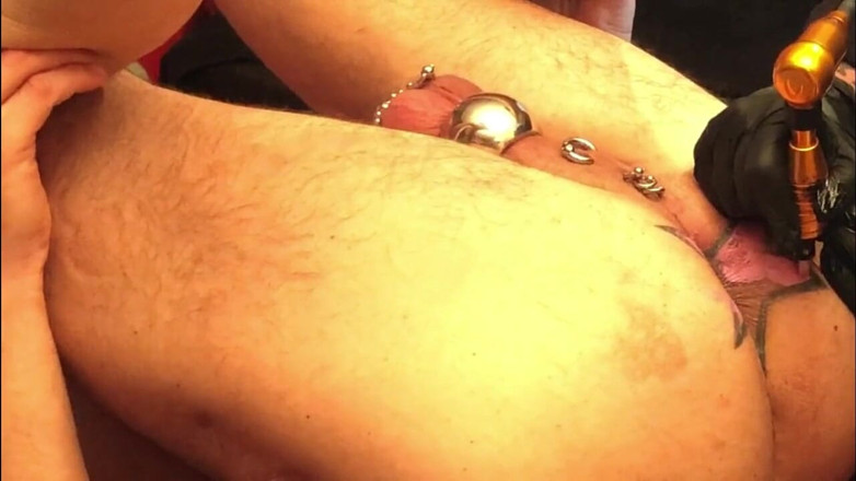 Dominatrix Frida: Trou du cul, tatouage d'une star