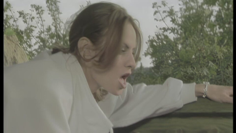 pornitaliangraffiti: La Ragazza Scopa Con Il Vecchio in Giardino